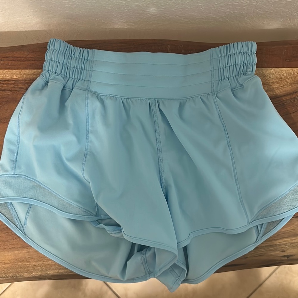 High rise Hotty hots 2.5” size 4 amazing condition